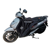 Coprigambe Termoscud®, un coprigambe resistente al freddo e alla pioggia. In uso su scooter. Di TUCANO URBANO.